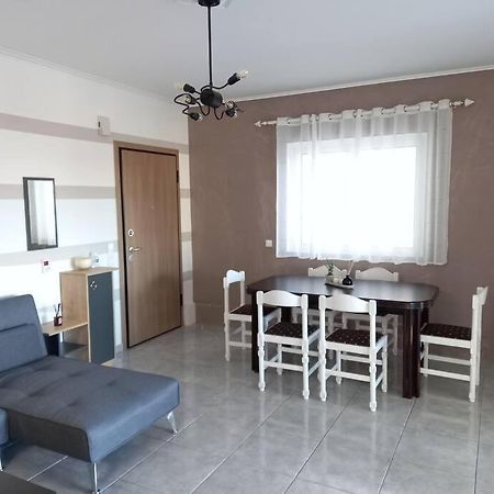 Άνετο Κεντρικό Διαμέρισμα Με 2 Υπνοδωμάτια Триполис Екстериор снимка