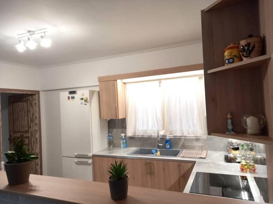 Άνετο Κεντρικό Διαμέρισμα Με 2 Υπνοδωμάτια Триполис Екстериор снимка